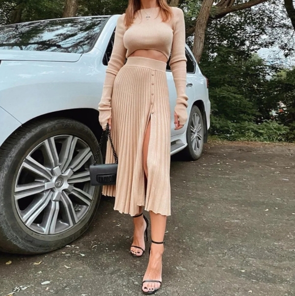 Two piece set tan - Picture 4 of 4